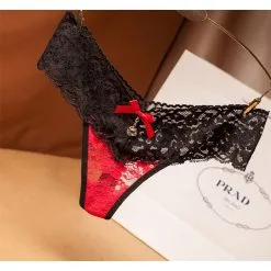 String Avec Ceinture Dentelle Et Bijou 1902217 - Rouge